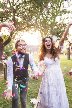 Tradiciones de boda clásicas y modernas