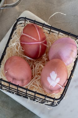 Dyeing Easter eggs naturally