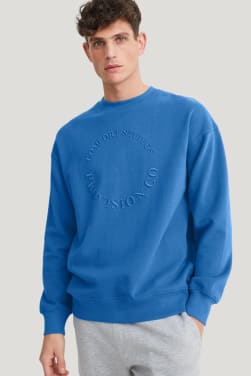 Outfit de viaje: sudadera cómoda para viajar.