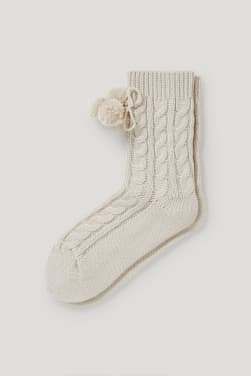 Pieds froids que faire : chaussettes chaudes pour femmes.