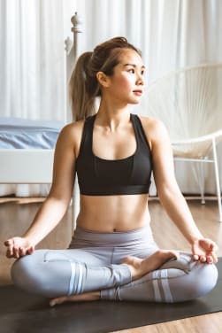 Exercices de yoga à la maison