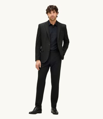 Móda šedesátých let: Stálé popularitě se těší slim fit obleky.