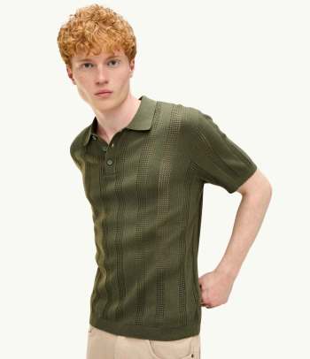 Pánská móda 60. let: Preppy styl je moderní, ale klasický styl, kterému sluší polokošile.