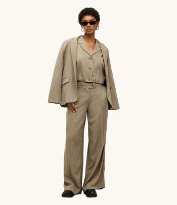 80er Fashion – Oversized-Blazer und Hosenanzüge.