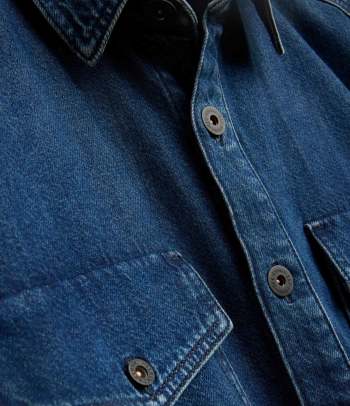 Robuste Hemdstoffe: Denim ist eine beliebte Wahl für Freizeithemden und Hemdjacken.