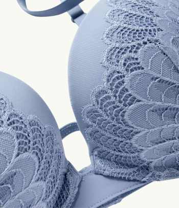 Underwire bra for a perfect décolleté: a push-up bra as a maximiser.