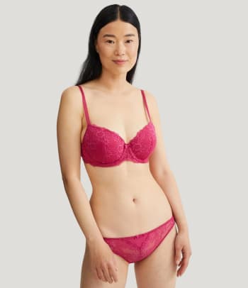 Bra styles for larger cup sizes: the full-coverage bra.