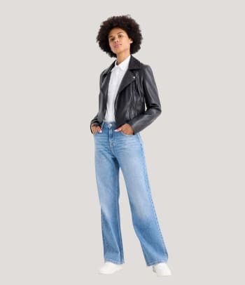 Džíny s klasickým střihem v pase.