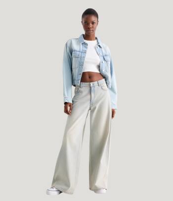 Nahaufnahme einer Low Waist Jeans.