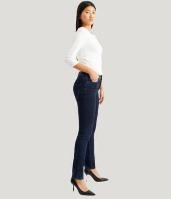 Shapewear buttocks: a woman wearing shaping jeans.