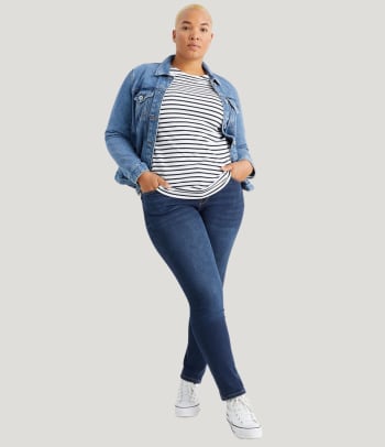 Shapewear for thighs: a woman wearing shaping jeans.