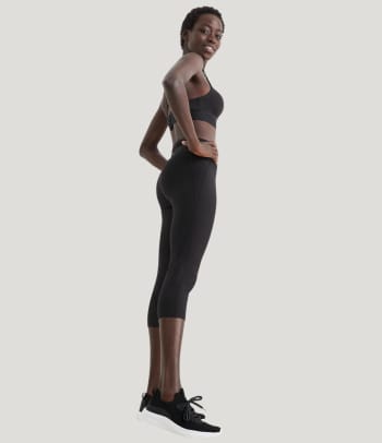 Shapewear for thighs: a woman wearing shaping leggings.