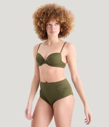 Bikini style boho chic.