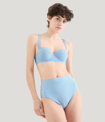 Style de bikini à rayures.