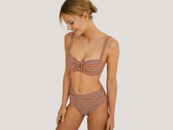 Bikini style boho chic.