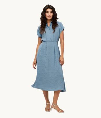 Kleidung für Taufe Damen – Elegantes Kleid zur Taufe.