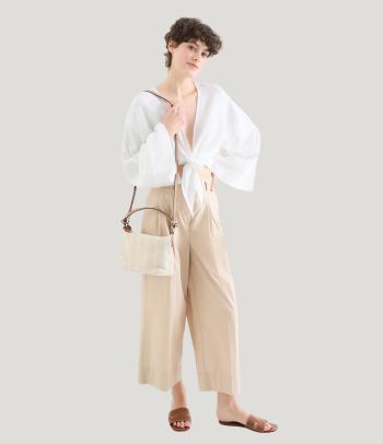 Elegantes weißes Outfit für den Sommer.