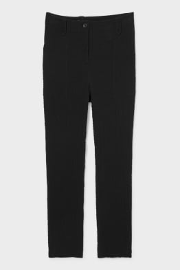 Pantalones de oficina para mujer: estilo genuino en C\u0026A
