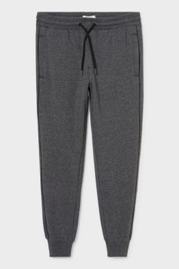 Pantalones de deporte para hombre: confort y estilo en C\u0026A