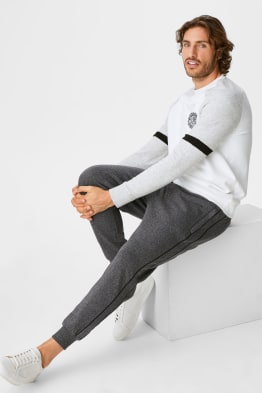 Pantalones de deporte para hombre: confort y estilo en C\u0026A