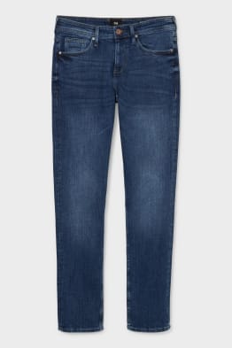 Vaqueros slim de hombre muy atractivos y asequibles en C\u0026A