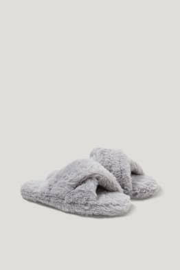 Faux fur slippers