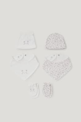 2 baby hats, 2 triangular scarves and 2 scratch mittens