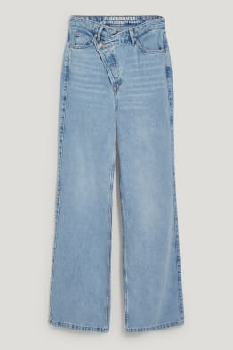 Find your perfect Straight jeans here 