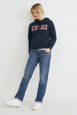Find your perfect Straight jeans here 