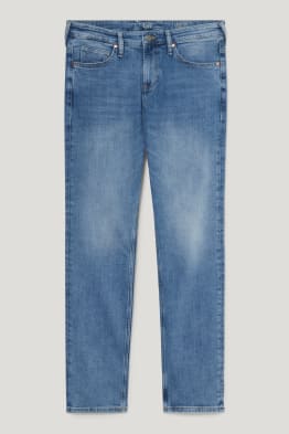 Find your perfect Straight jeans here 