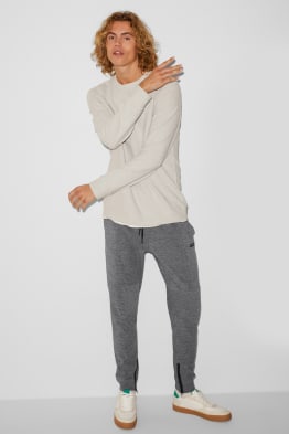 Pantalones de deporte para hombre: confort y estilo en C\u0026A