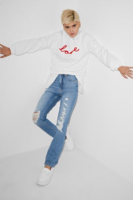 Find your perfect Straight jeans here 