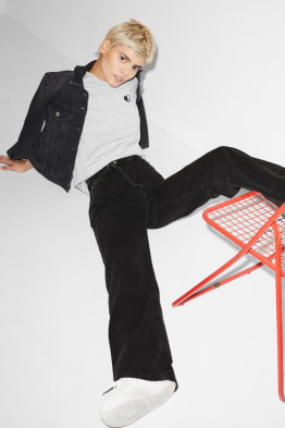 Find your perfect Straight jeans here 