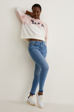 Find your perfect Shaping jeans here 