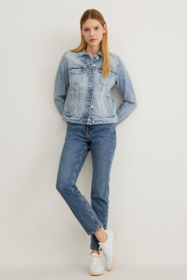 Find your perfect Straight jeans here 