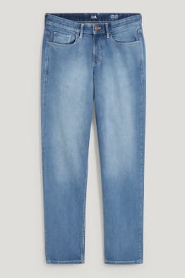 Find your perfect Straight jeans here 