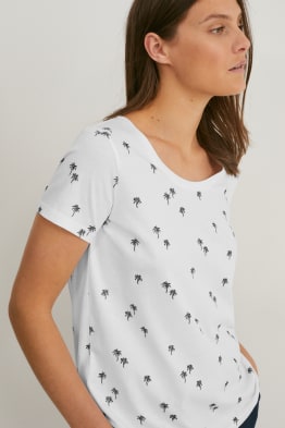 Tricou