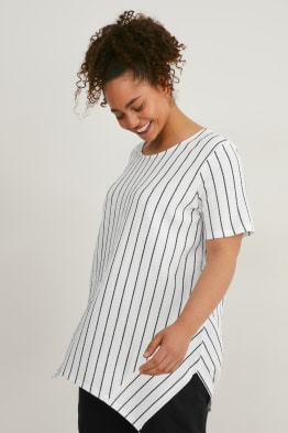 Tallas grandes: Nueva colección de camisetas para mujer | C\u0026A