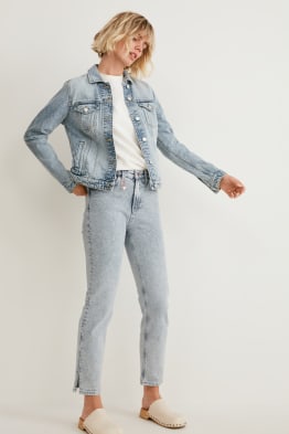 Find your perfect Straight jeans here 