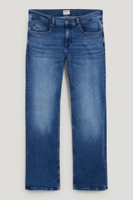 Find your perfect Straight jeans here 