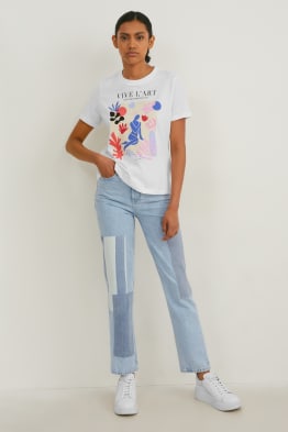 Find your perfect Straight jeans here 