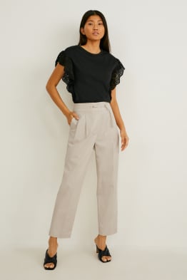 Pantalones de mujer: gran variedad de estilos en C\u0026A