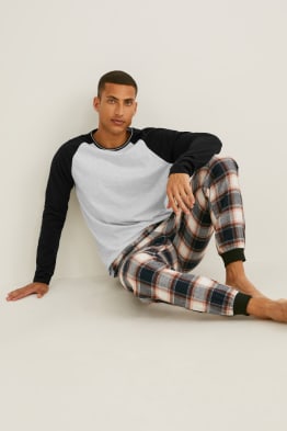 Pijamas para hombre: comodidad que en