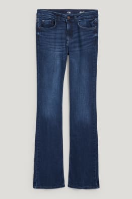 Bootcut jeans - średni stan