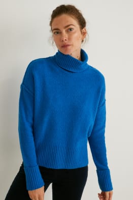 Sweter z golfem z włóczki bouclé
