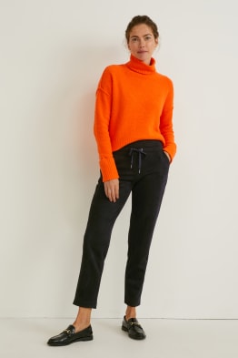 Hose - Mid Waist - Tapered Fit - Velourslederimitat