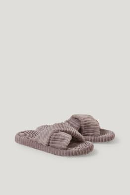 Pantoffels van imitatiebont