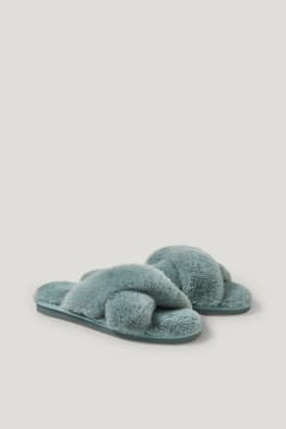 Pantoffels van imitatiebont