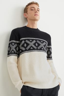 Sweter - materiał z recyklingu
