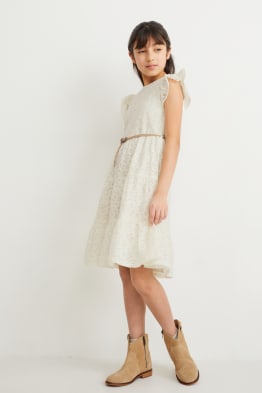 Vestido con cinturón